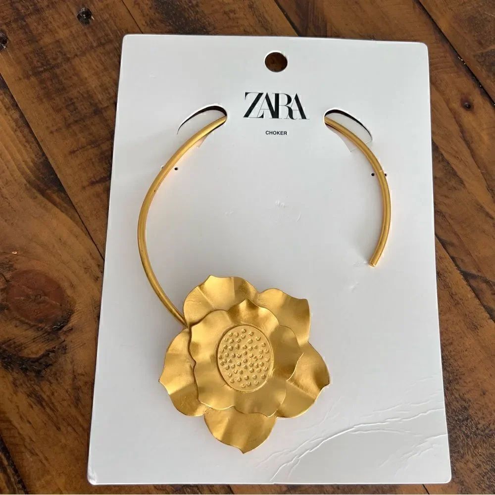 ZARA Accessories Gold Chunky Chain Necklace Flower Choker
